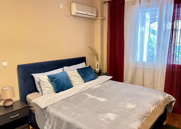 Cozy Home In Nea Smirni